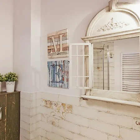 Old Town Apartment *