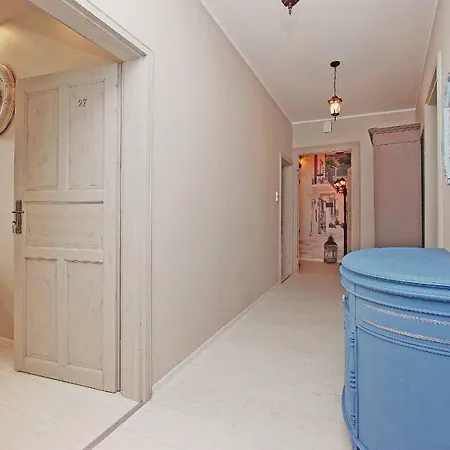Old Town Apartment *
