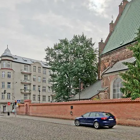 Old Town Apartment *