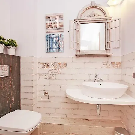 Old Town Apartment *